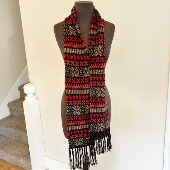 Intisouvenirs Hand-Knit Alpaca Scarf - Picture 5 of 5